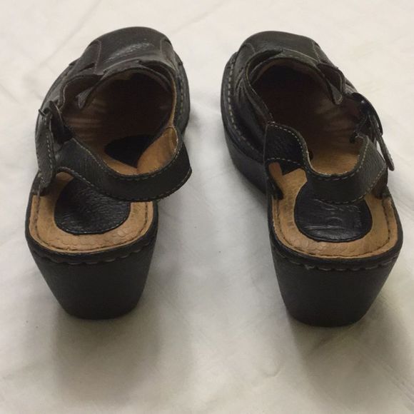 b.o.c. Wedge Leather Sandal w/Heel Strap & Buckle - Picture 2 of 7